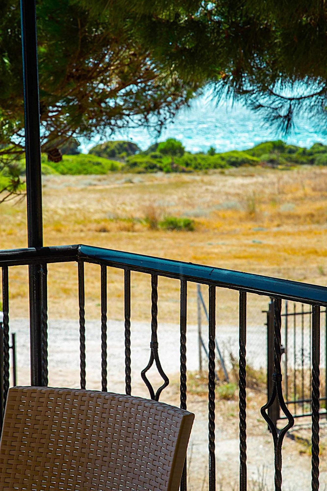 Romanos Beach Villas Exterior photo