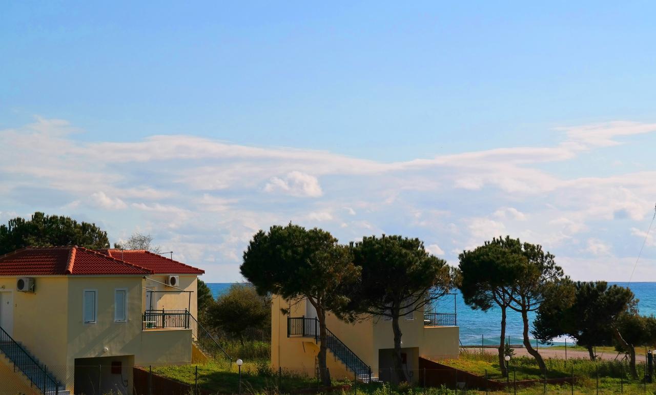 Romanos Beach Villas Exterior photo